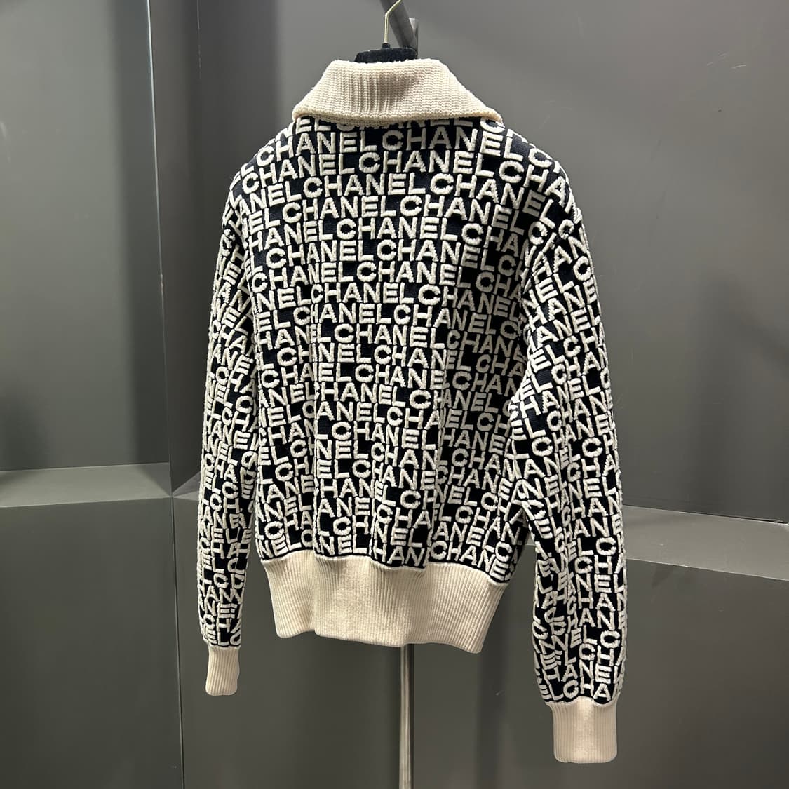 샤넬 레터링 자카드 니트집업 상품이미지5