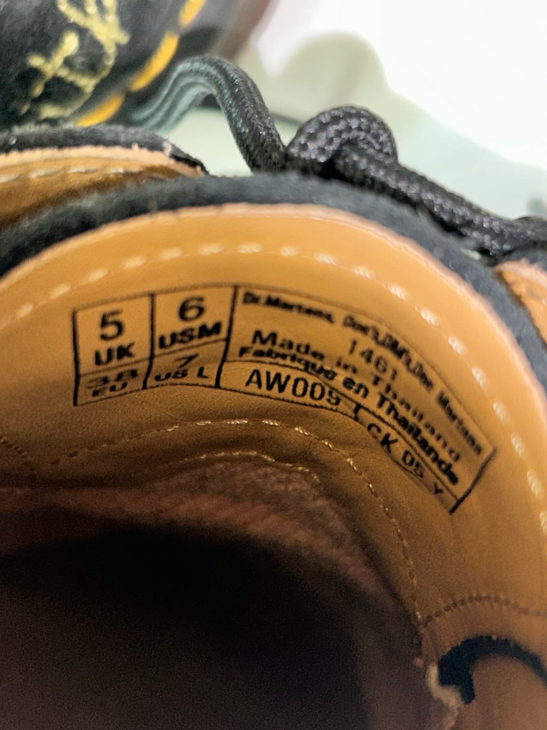 닥터마틴 1461 자수 데저트 오아시스 스웨이드 블랙 상품이미지4