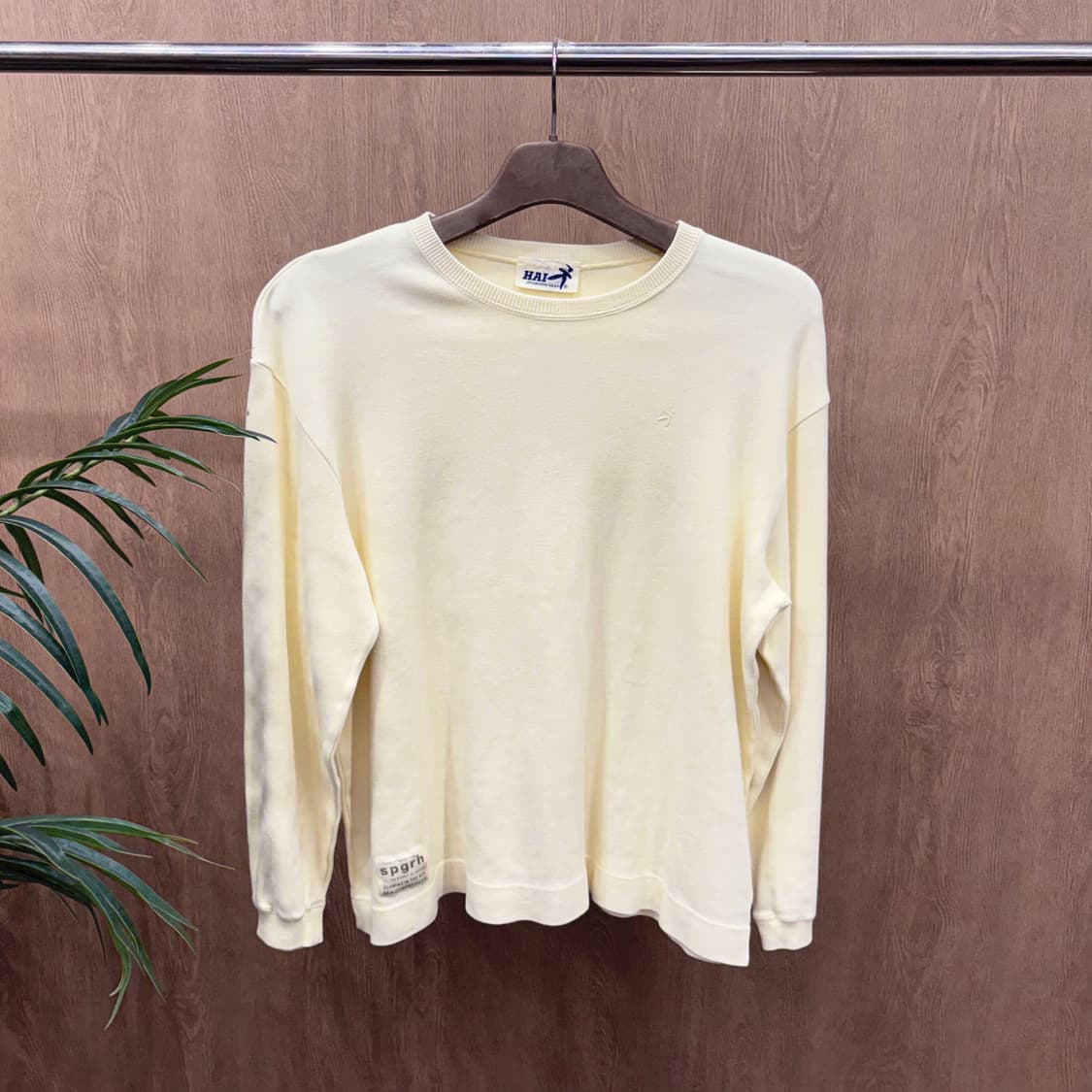 이세이미야케 하이 베이직 긴팔 맨투맨 로고 자수 라벨 패치 디테일 옐로우 상품이미지1