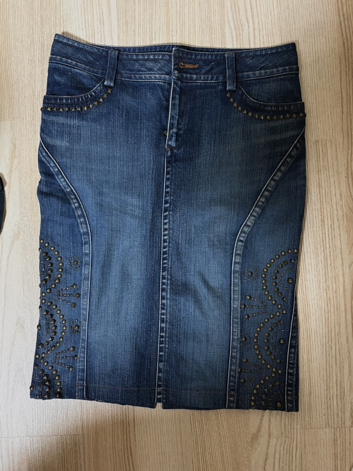 스터드 데님 미디 스커트 상품이미지1