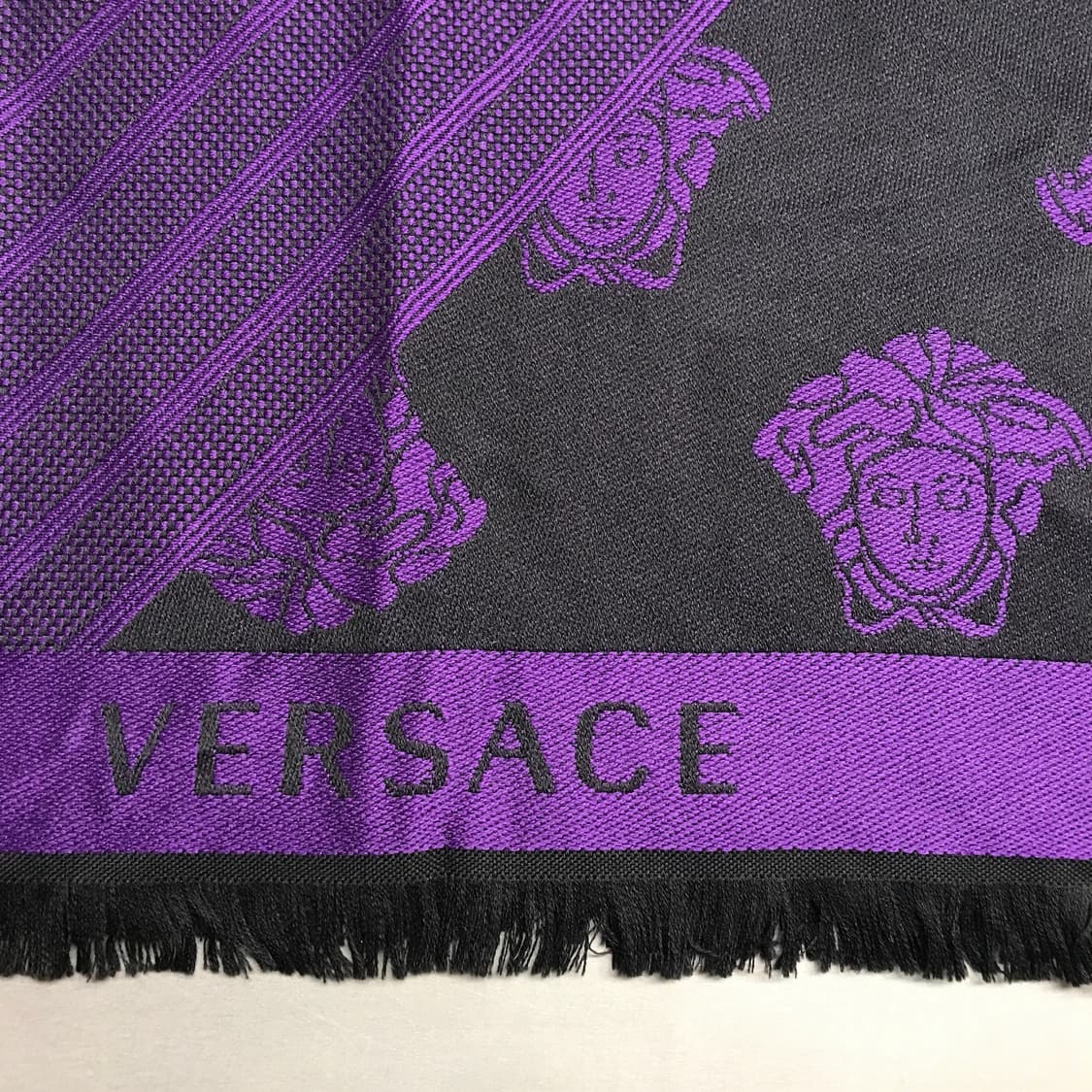 베르사체 메두사 머플러 퍼플 상품이미지5