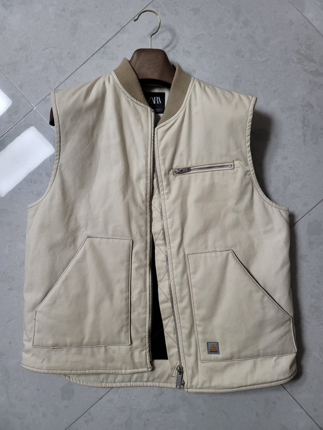 자라 워크자켓 l~xl사이즈 105정 

남성105

 상품이미지1