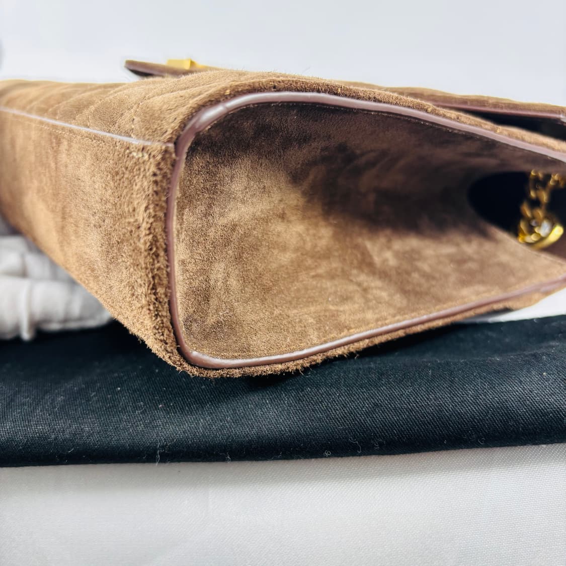 (새상품,정품)생로랑 엔벨로프 미디움 스웨이드 체인숄더백 상품이미지8