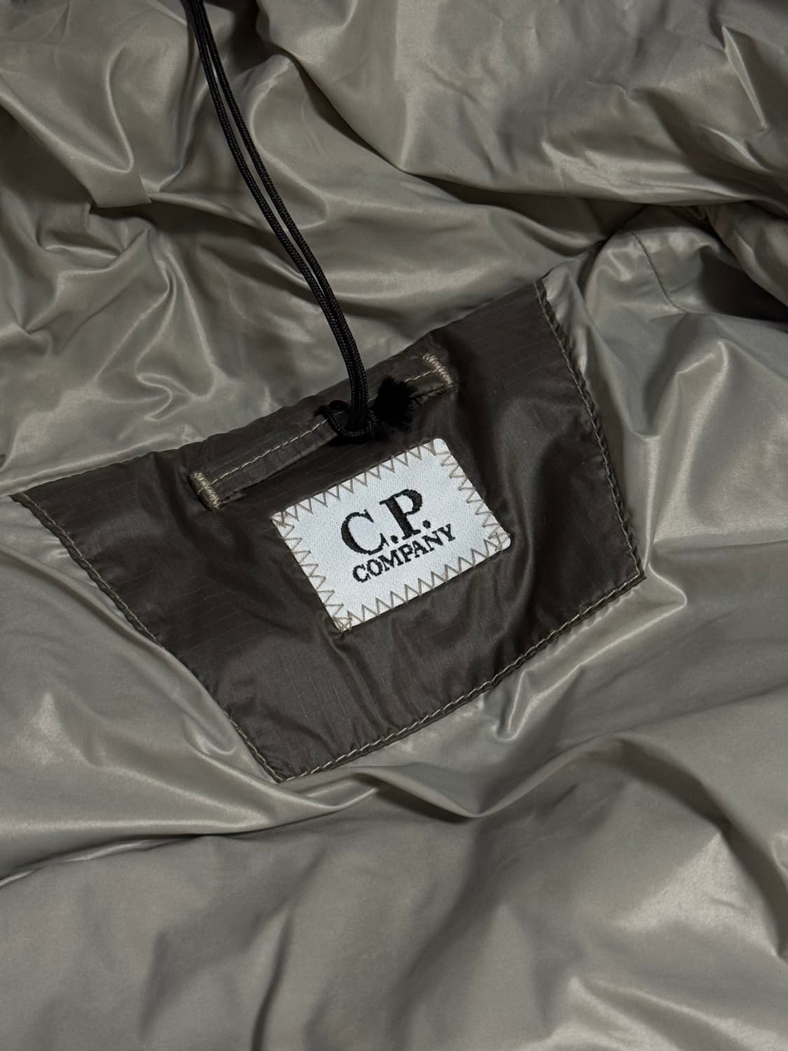 [S] cp컴퍼니 24fw dd쉘 후드 다운 자켓 빈티지 카키 베이지 상품이미지9