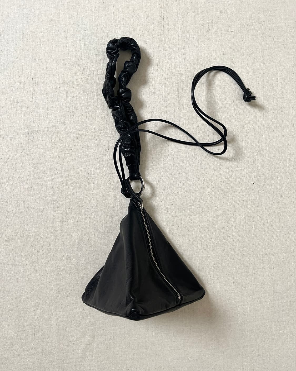 요지야마모토 피라미드 미니백 yohji yamamoto 핸드백 상품이미지1