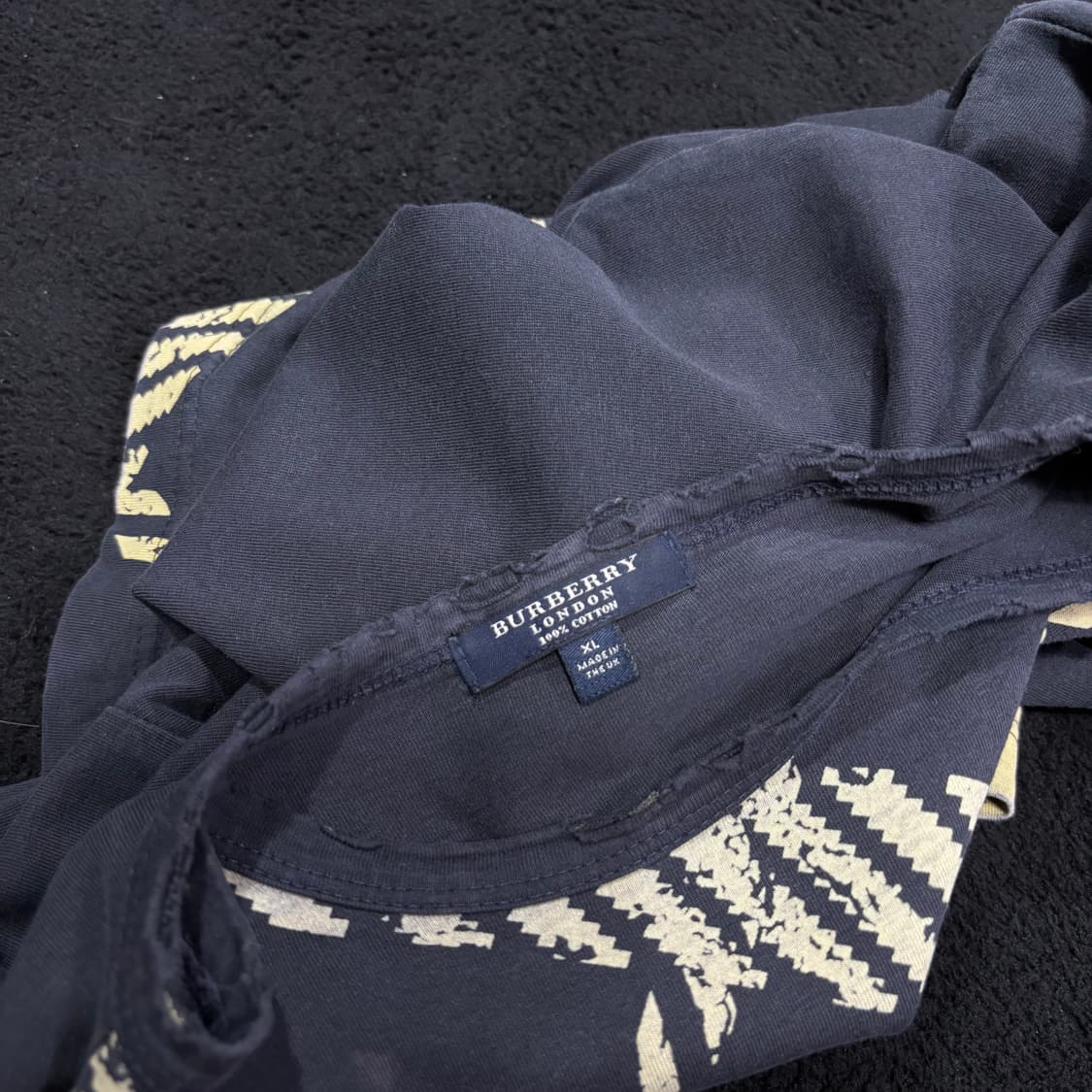 XL 버버리 네이비 패턴 데미지 긴팔 롱슬리브 상품이미지5