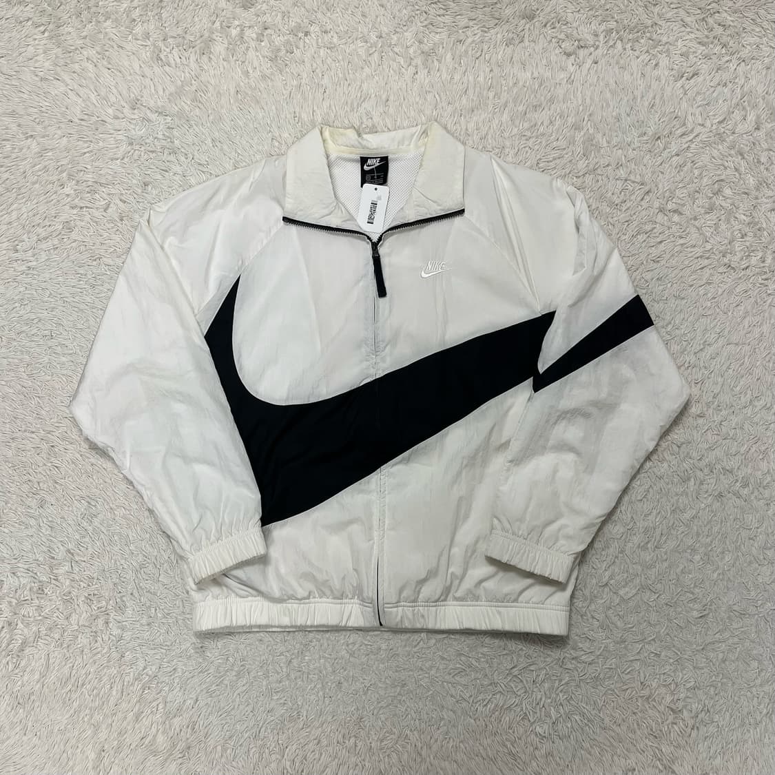 Nike big swoosh white windbreaker 상품이미지4