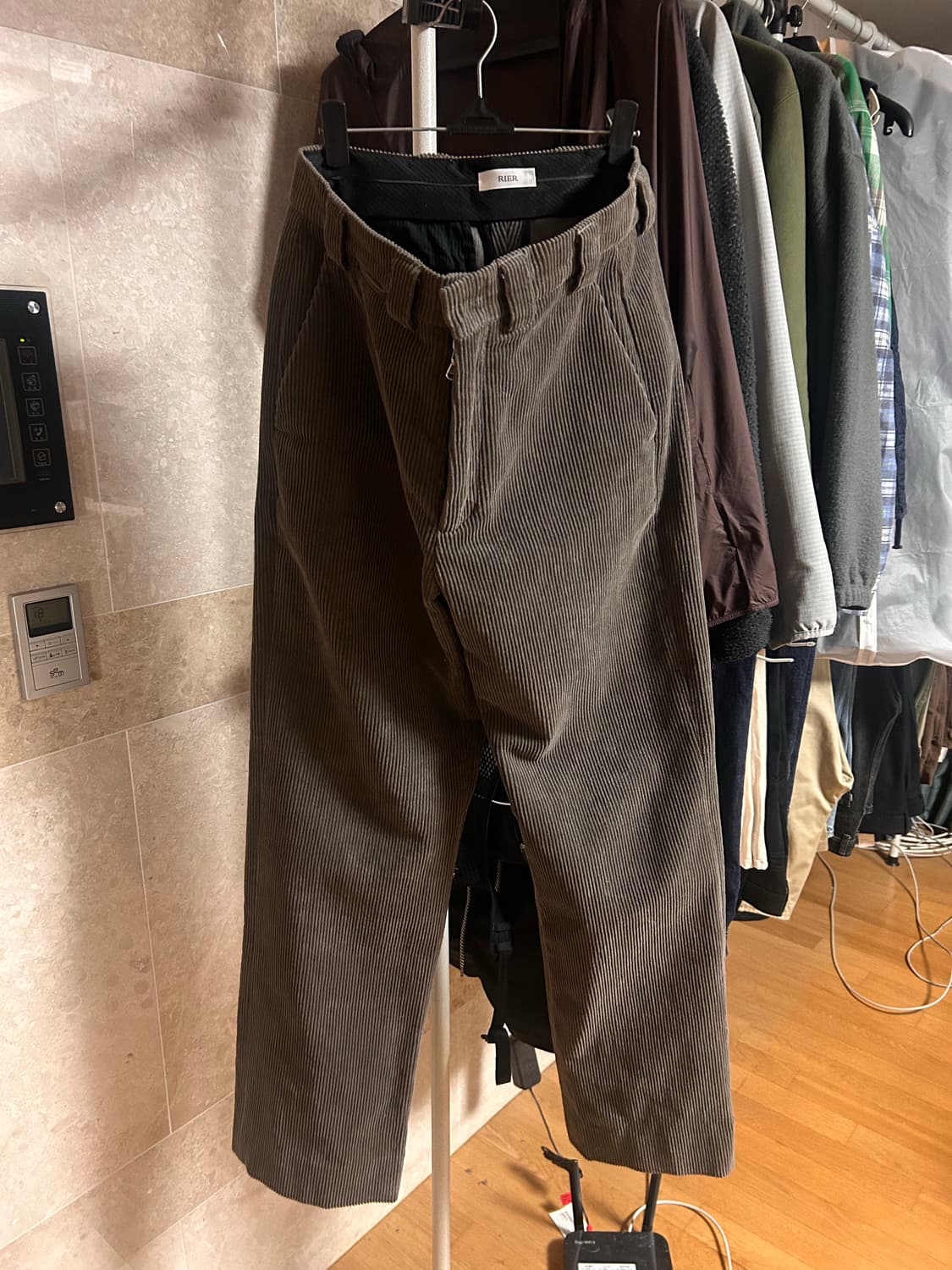 리에르(Rier) 코듀로이 팬츠 M사이즈 캐슬락 컬러  판매 상품이미지2