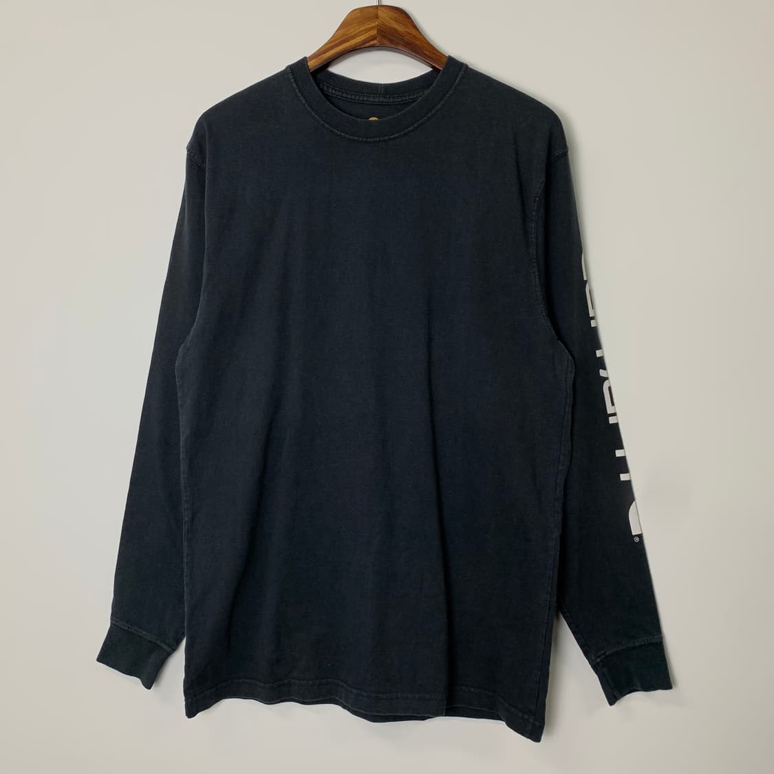 칼하트 암로고 블랙 롱 슬리브 상품이미지2