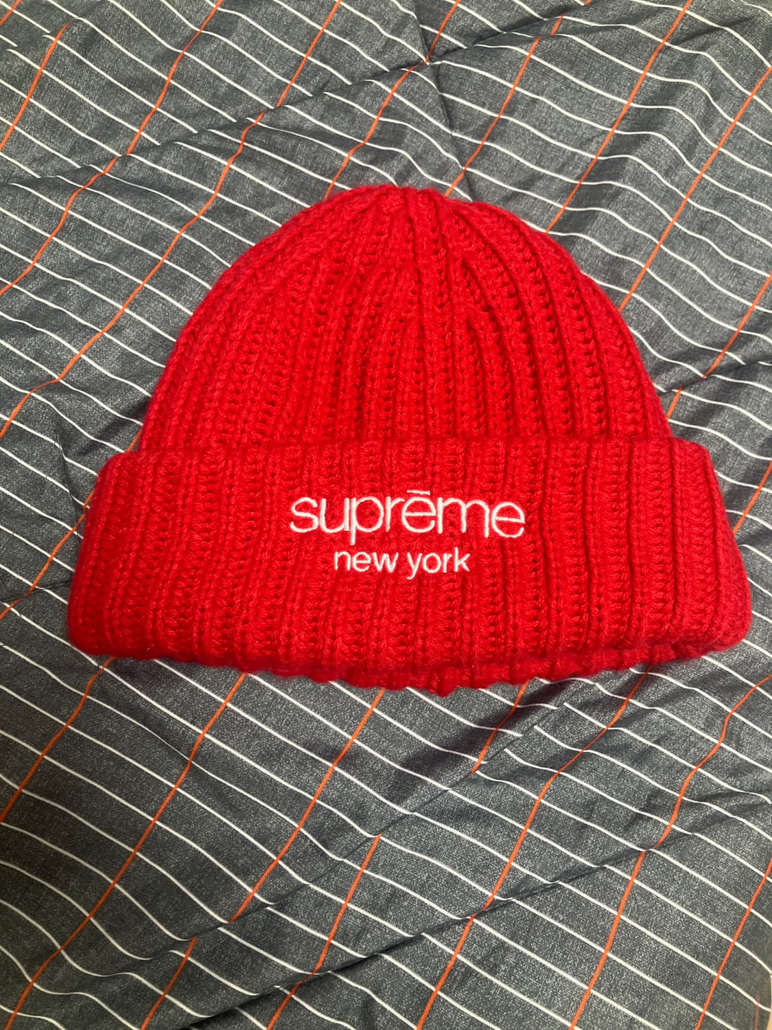 슈프림 클래식로고 비니 레드-23FW 상품이미지1