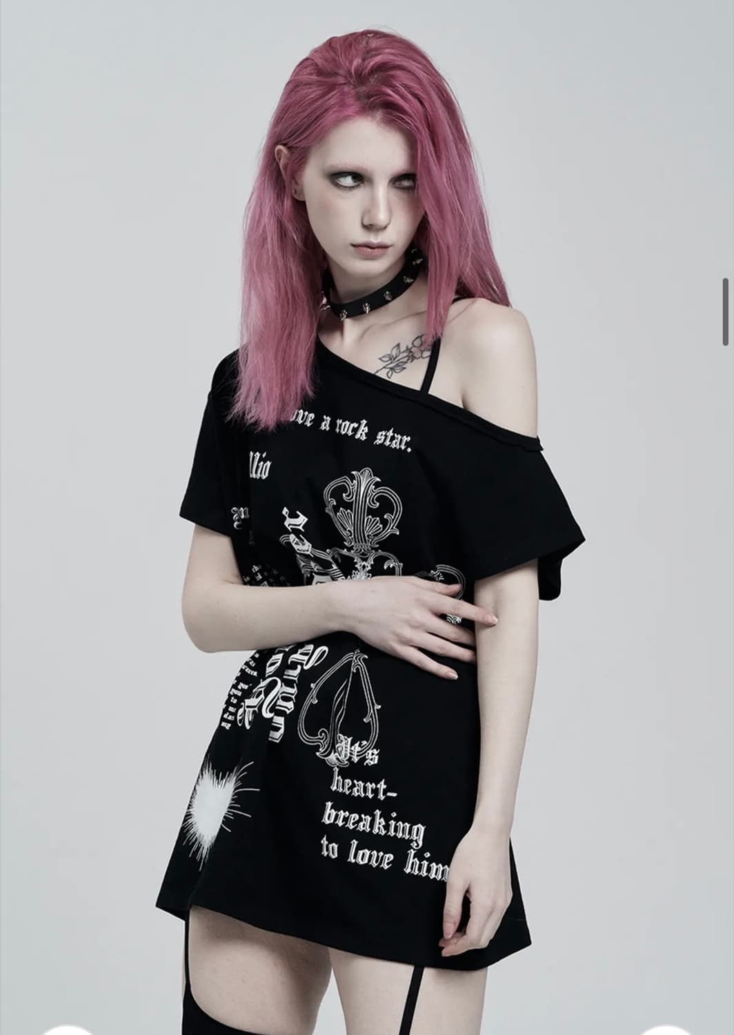 일리오 black lover one shoulder t-shirts 상품이미지2