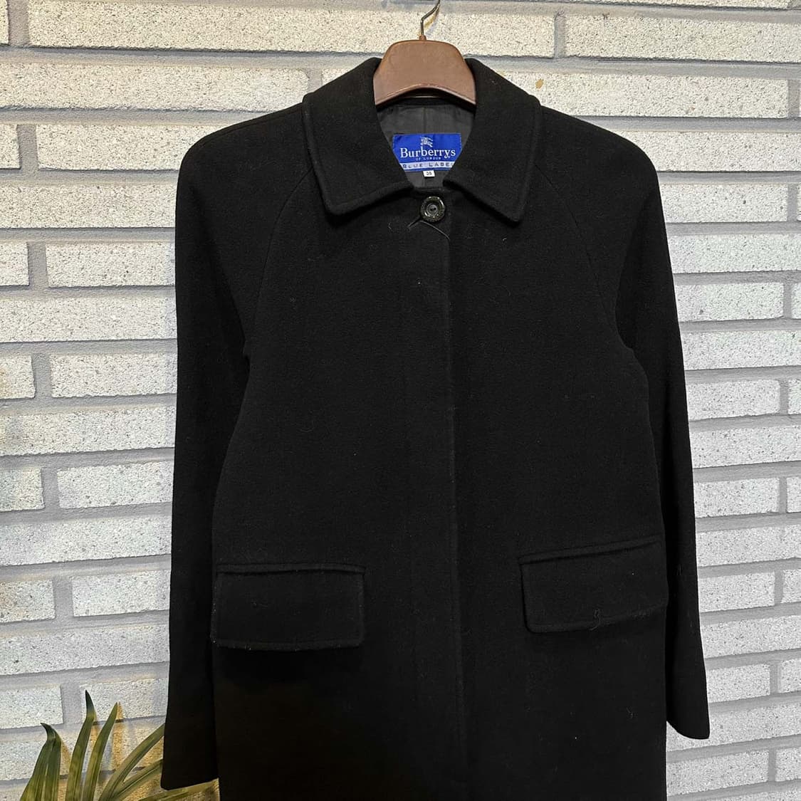 버버리 블루라벨 싱글 코트 카라넥 플랩포켓 디테일 블랙 상품이미지3