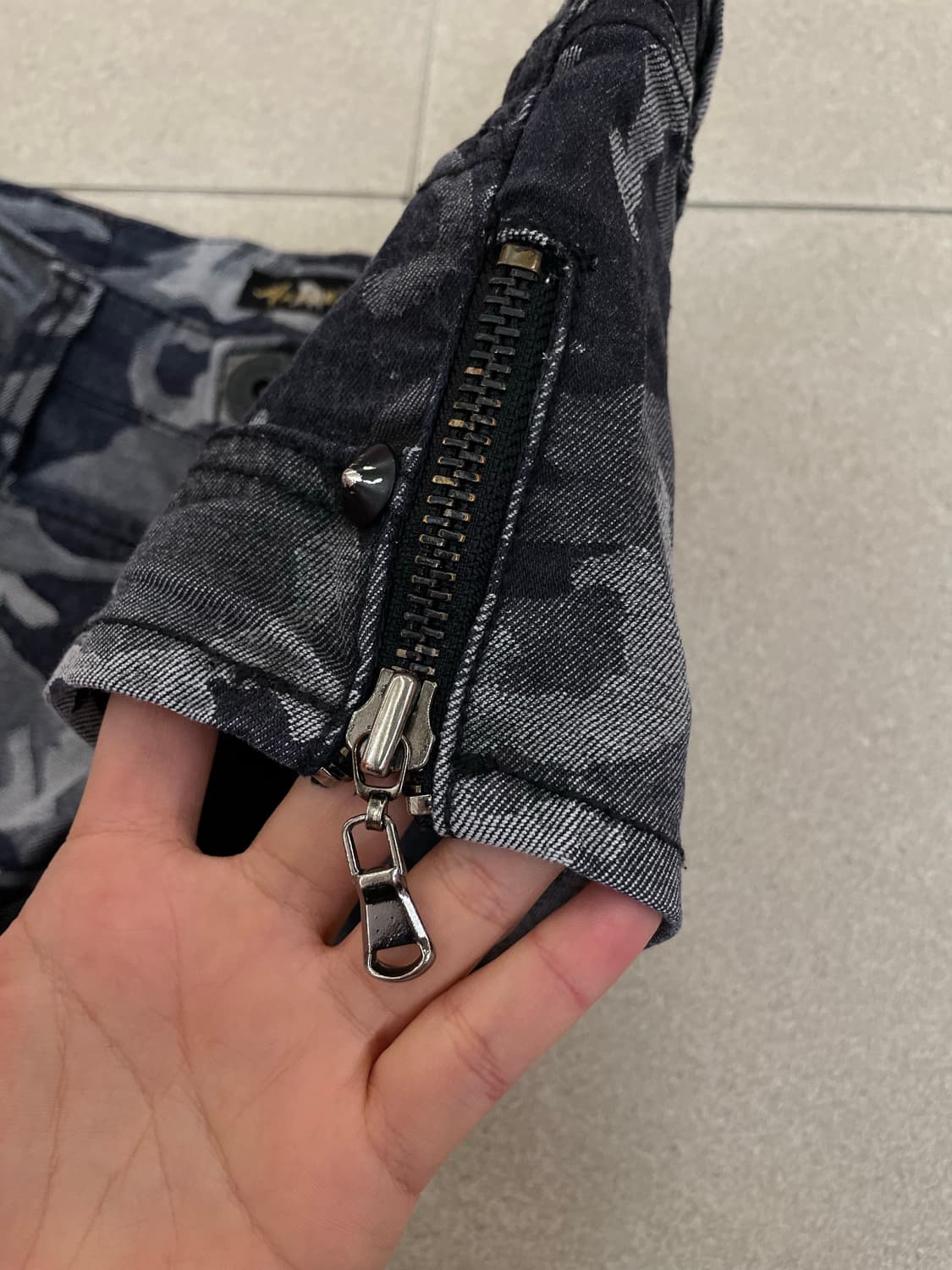 블랙 카모플라쥬 지퍼 숏팬츠 상품이미지4