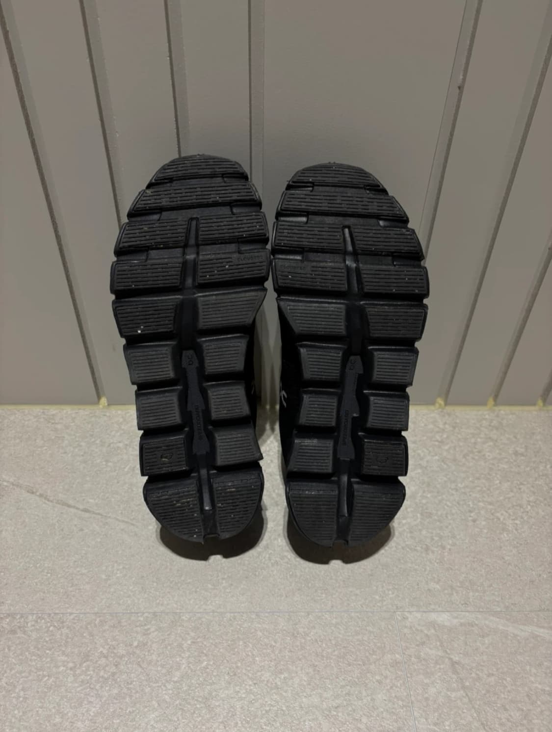 온 러닝 클라우드 6 워터프루프 런닝화 245 상품이미지6