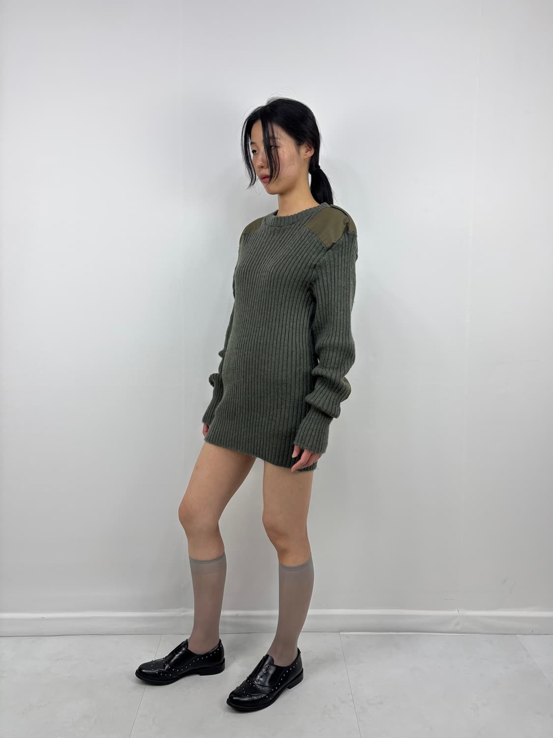 PATCH DETAIL KNIT MILITARY KHAKI 상품이미지5
