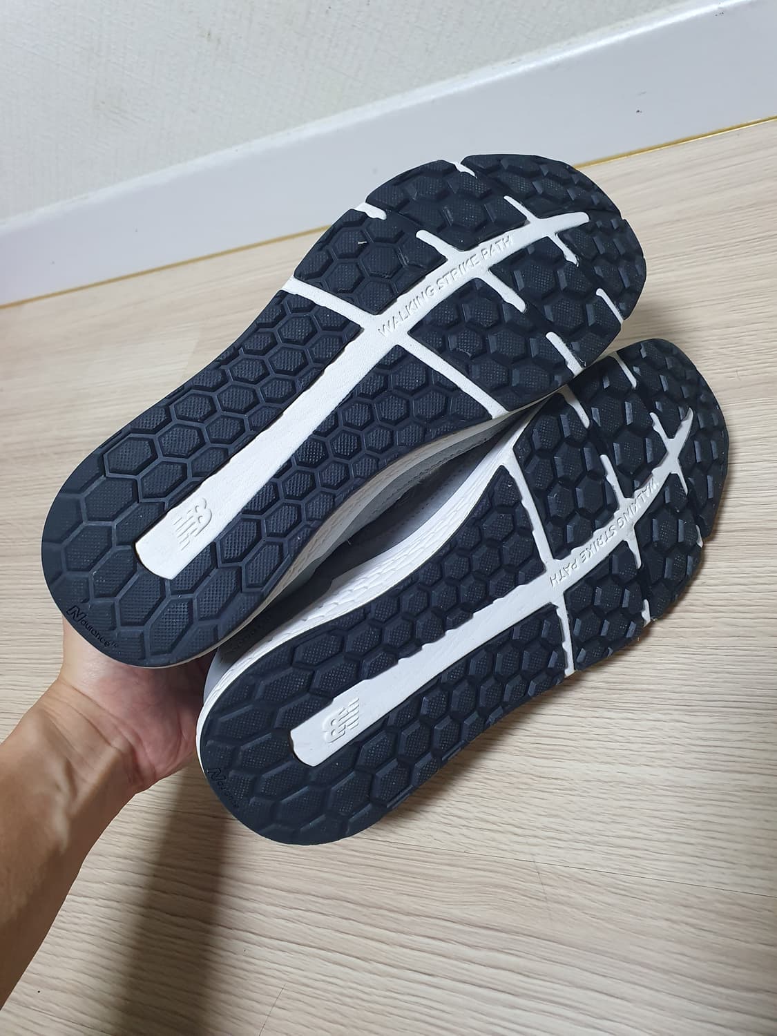 뉴발란스 1880 프레쉬폼 운동화 255 상품이미지8