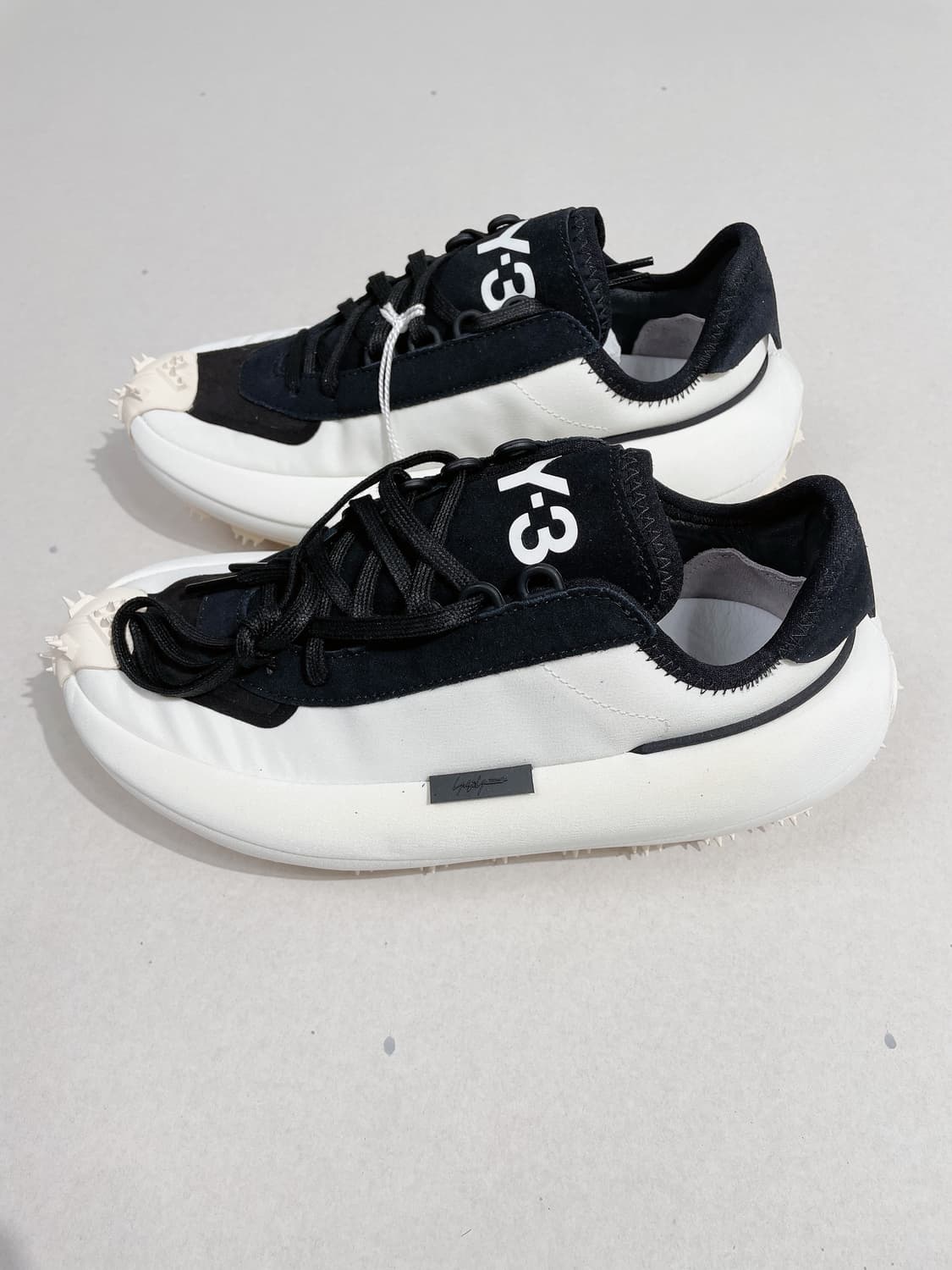 (정품/새상품) 와이쓰리 여성 마쿠라 블랙 화이트 스니커즈 상품이미지2