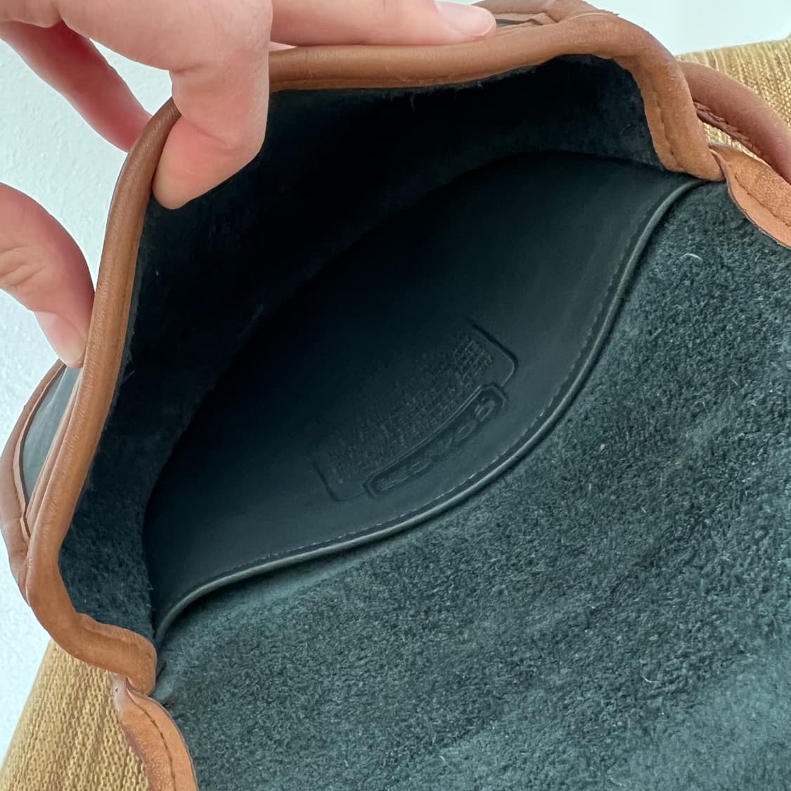 올드 코치 하프문 레더 크로스백 상품이미지4