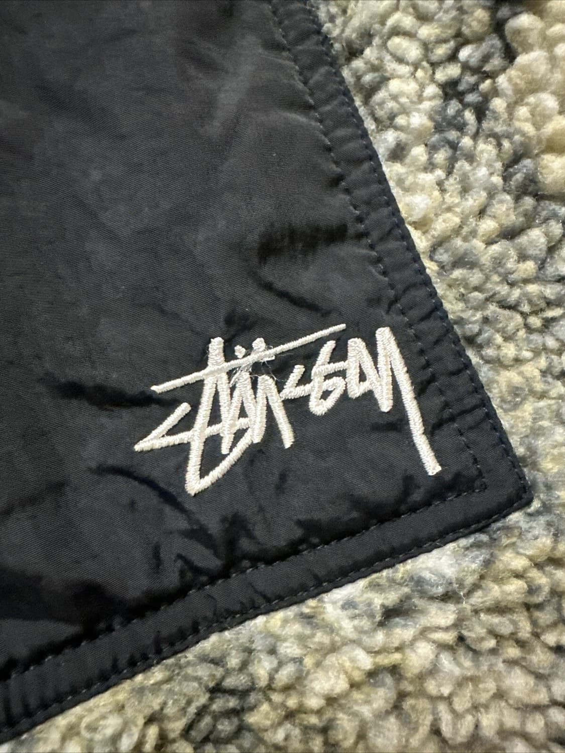 스투시 스네이크스킨 쉐르파 플리스 자켓 상품이미지3