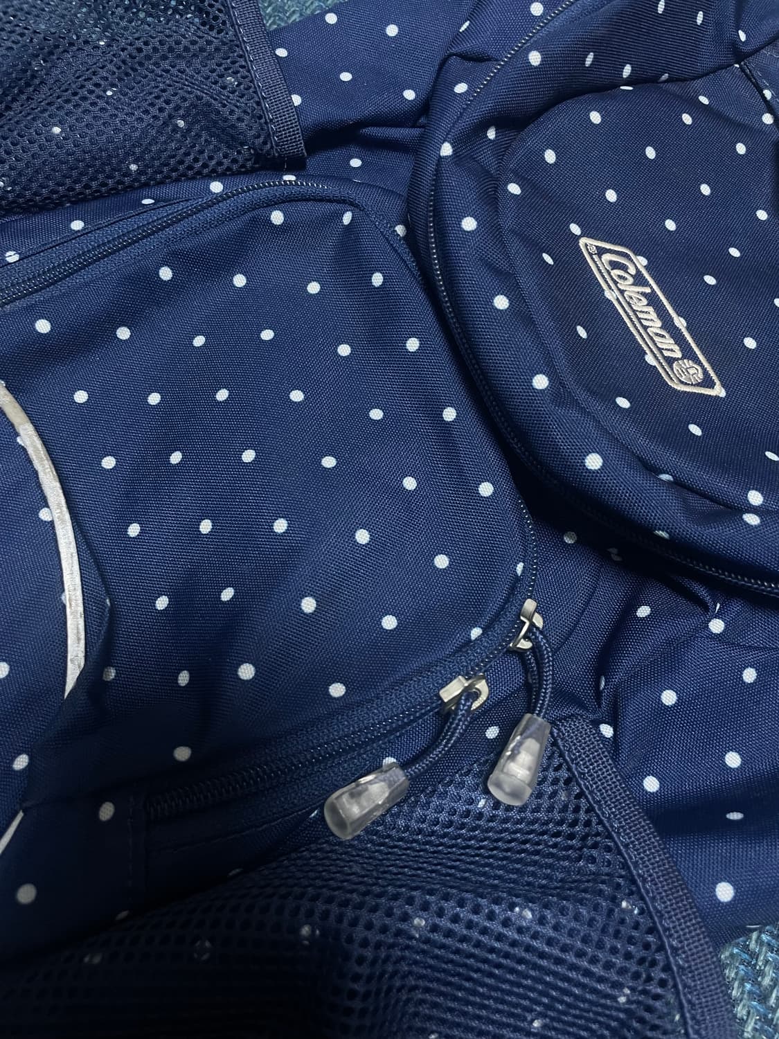Coleman 콜맨 네이비 도트 백팩 상품이미지3