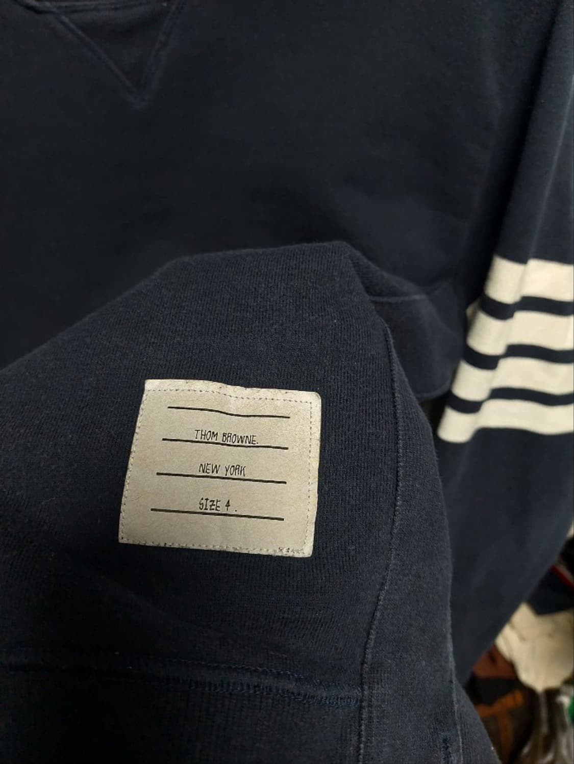 톰브라운 24fw 사선완장 네이비 맨투맨 4사이즈 상품이미지9
