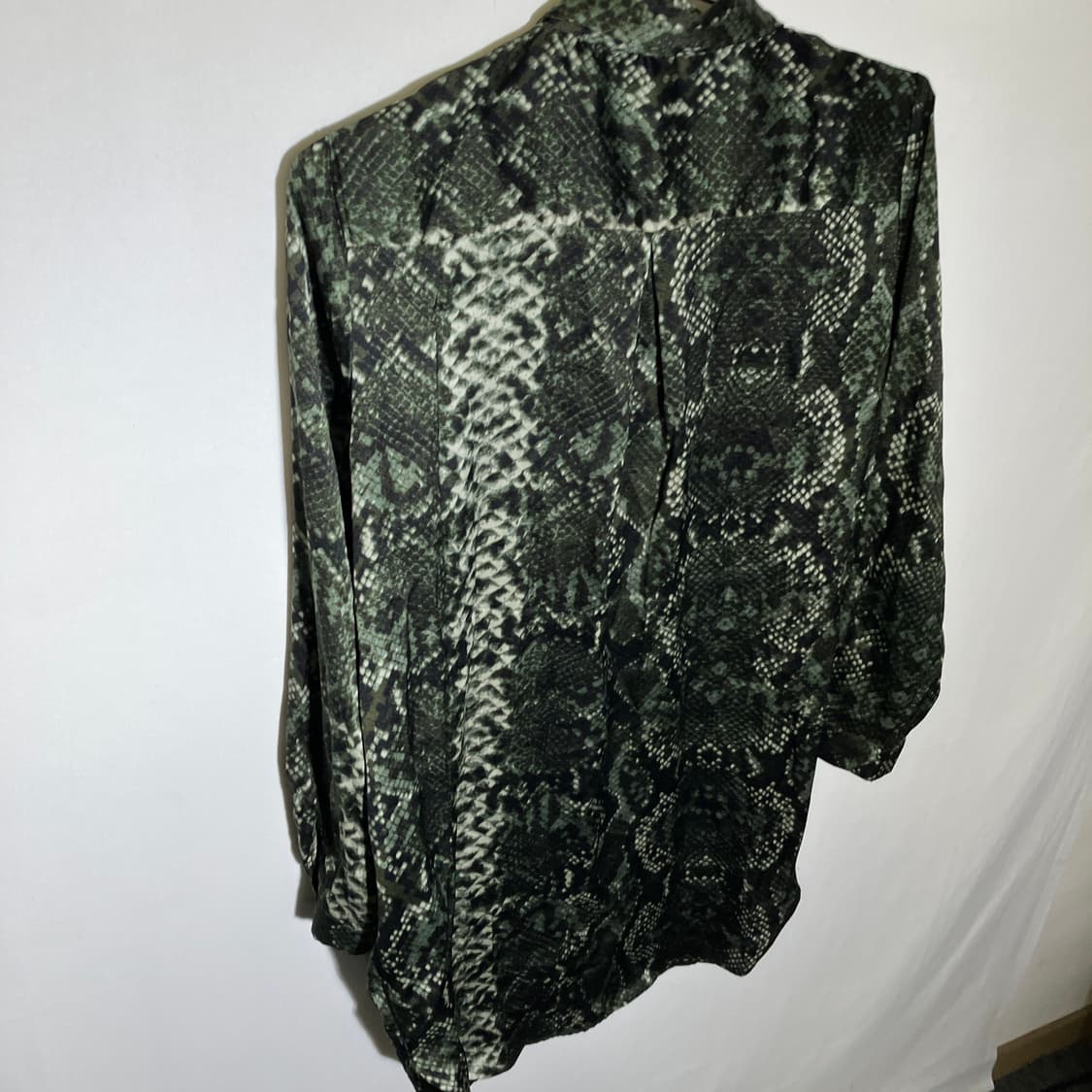 L-XL)H&M 여성 오버핏 뱀피 패턴 셔츠 상품이미지7