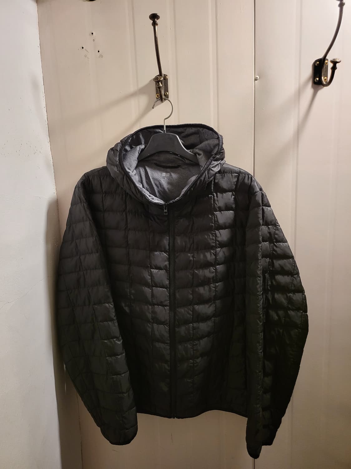 유니클로 경량 후드패딩 상품이미지1