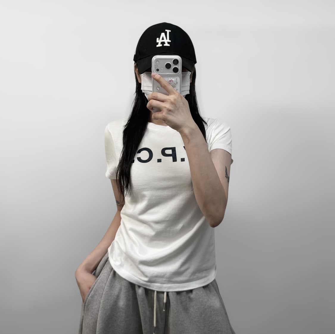 아페쎄 A.P.C 스펠 로고 반팔티 화이트 상품이미지1