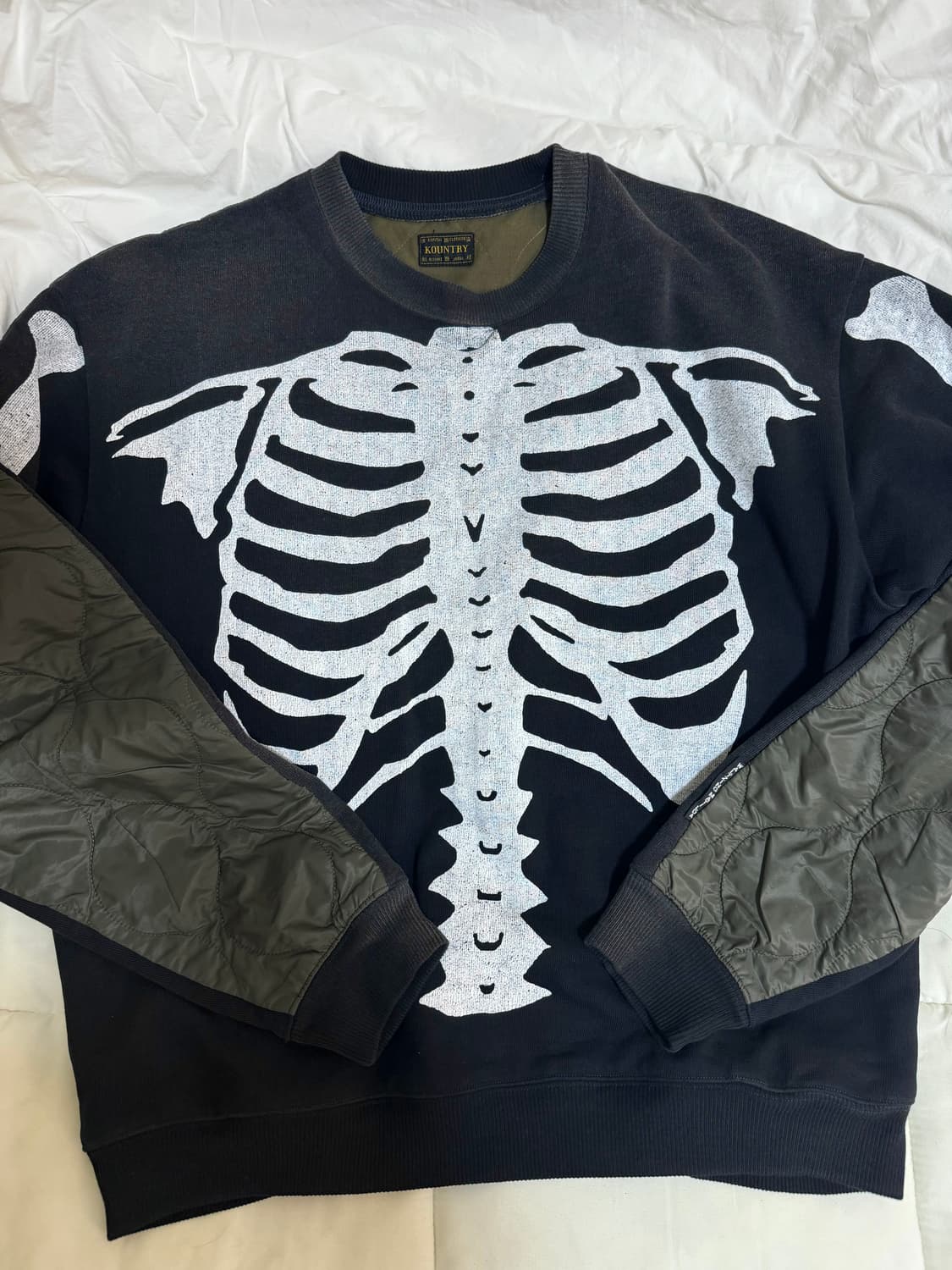 [1] 캐피탈 본 퀼팅 맨투맨 상품이미지1