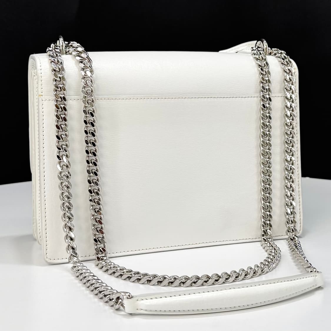 생로랑 모노그램 선셋 은장 체인 숄더백 미듐 화이트 (442906) 상품이미지4