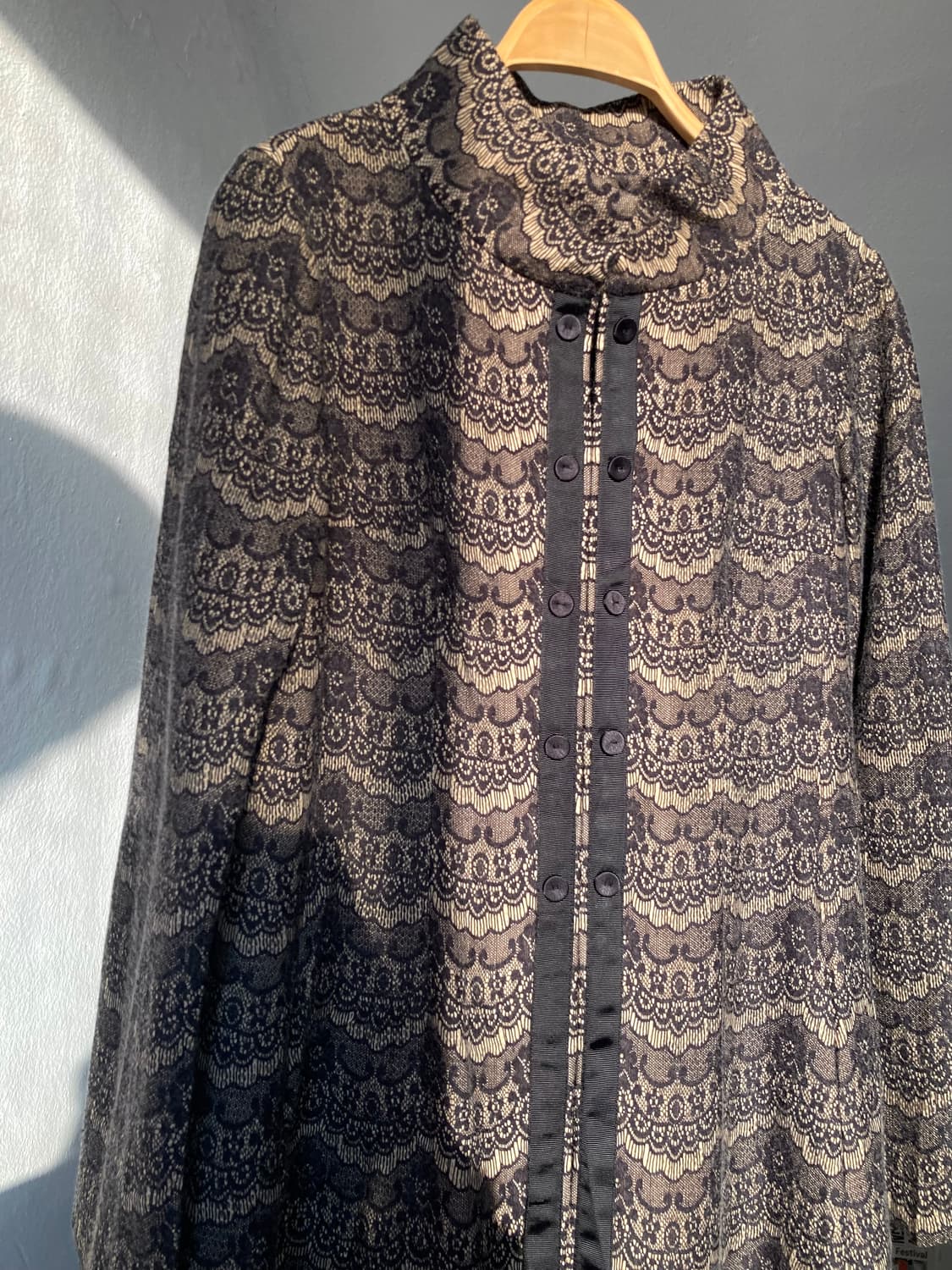 레이스 펀칭 디테일 빈티지 코트 상품이미지2