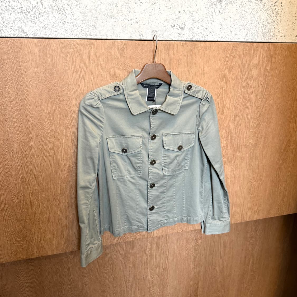 마크 바이 마크 제이콥스 코튼 셔츠 자켓 견장 셔링 디테일 카키 그레이 상품이미지1