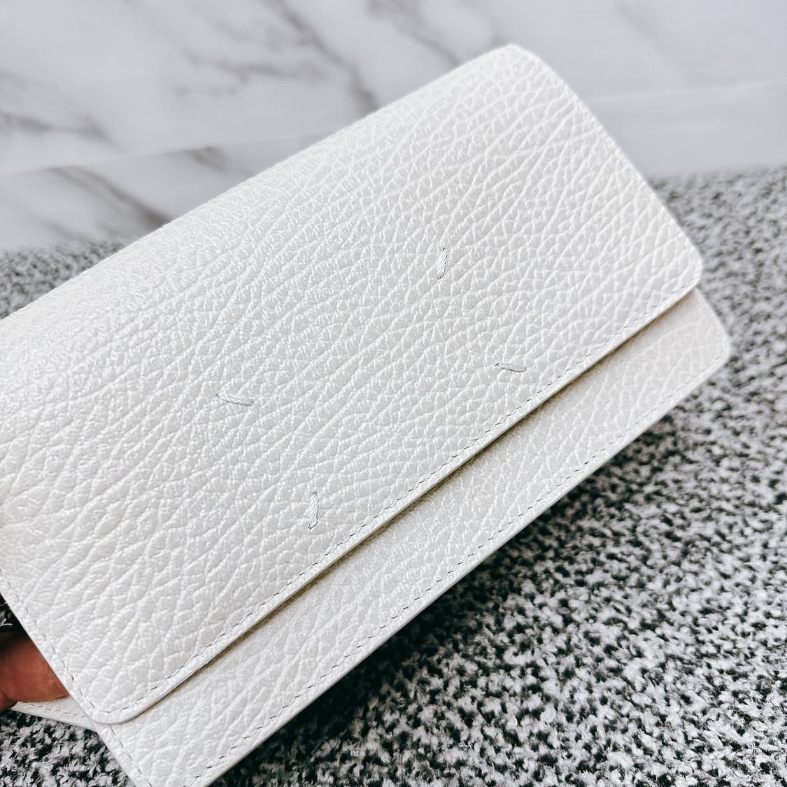 메종 마르지엘라 여성 화이트 스티치 로고 체인 월렛 숄 상품이미지6