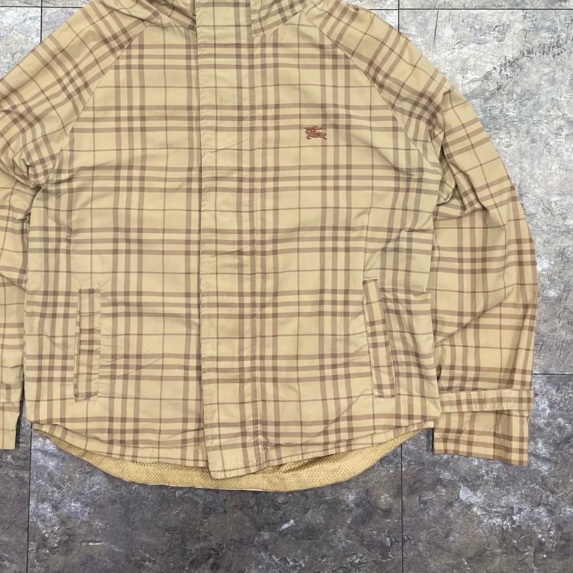 버버리 노바체크 후드 바람막이 상품이미지3