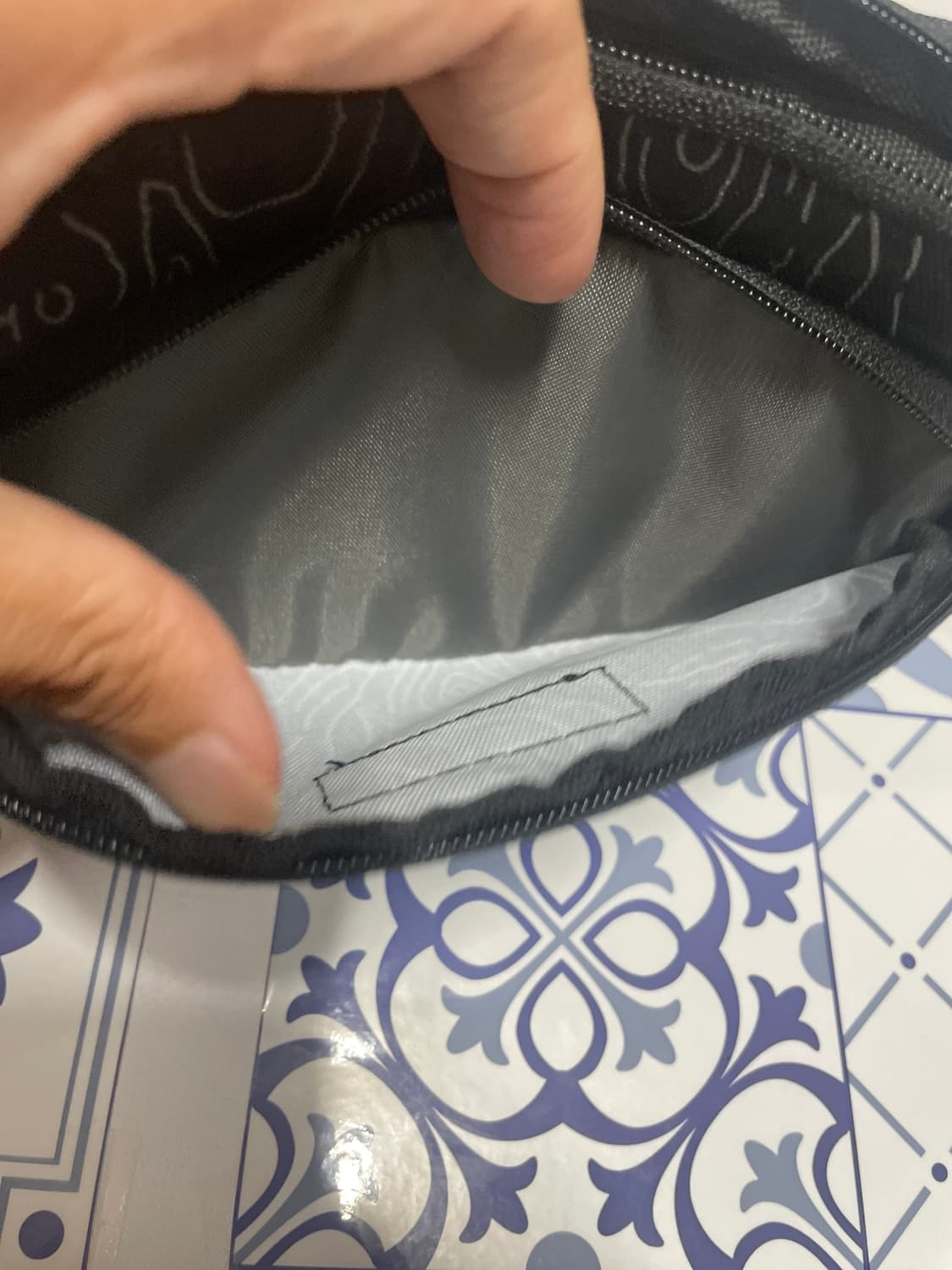 카부 KAVU 블랙 패턴 등고선 힙색 샤코슈 상품이미지6