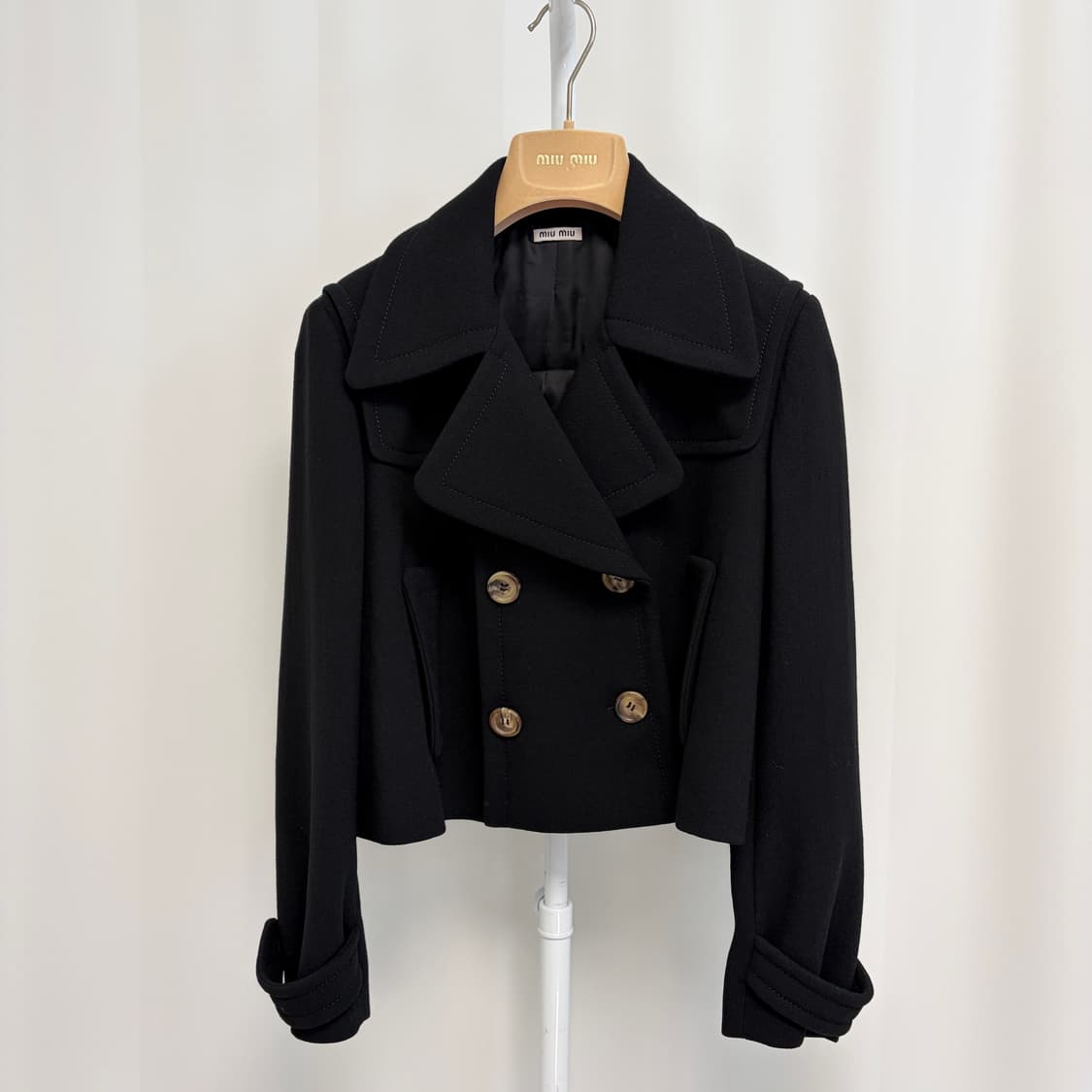 정품 미우미우 블랙 크롭 자켓 40사이즈 상품이미지1