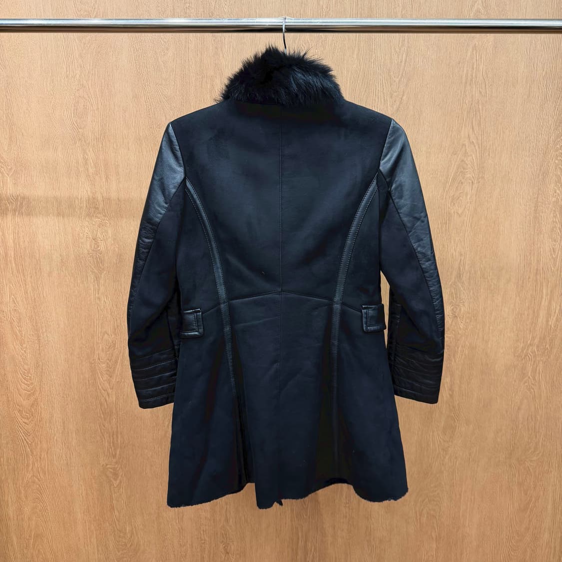 디 바이 디드무 레더 믹스 롱 코트 페이크 퍼 카라 지퍼 디테일 블랙 상품이미지3