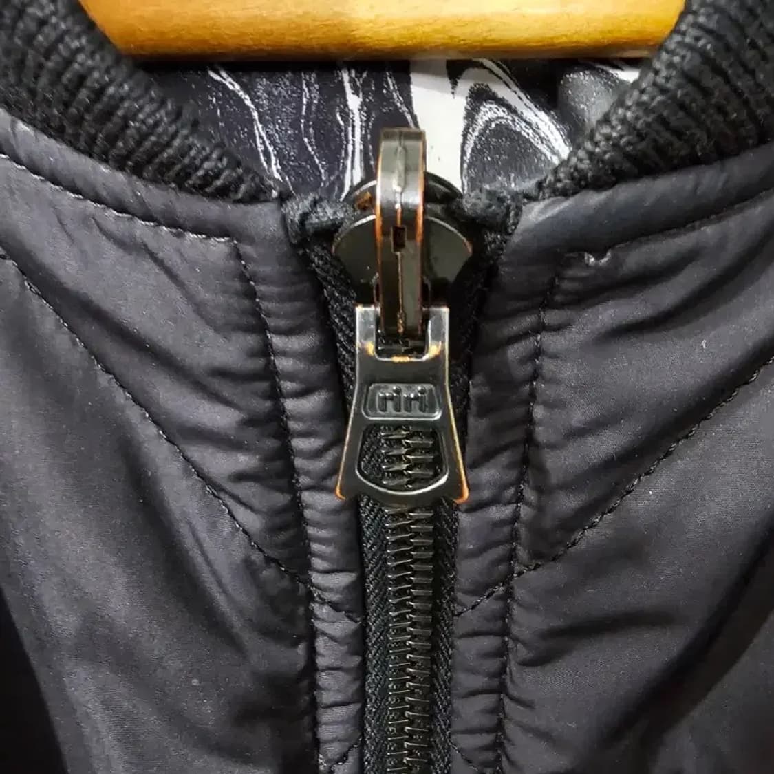 산드로 옴므 마블 프린트 리버시블 퀼팅 봄버 자켓 95 상품이미지10