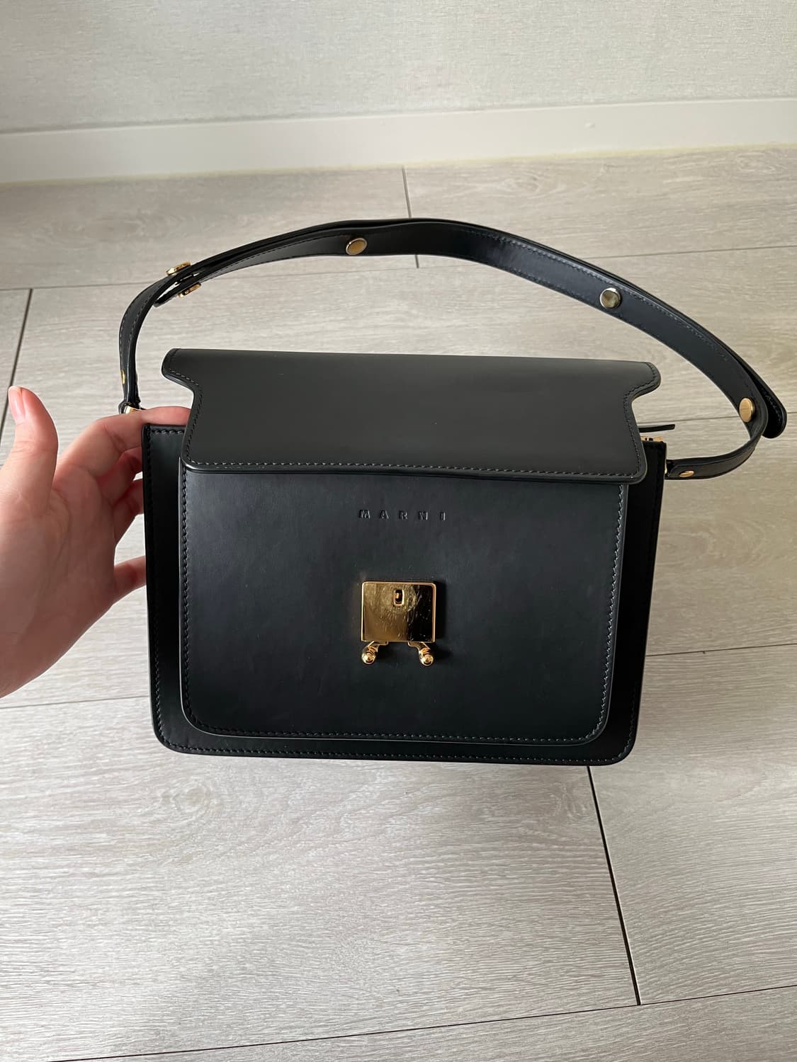 마르니 트렁크백 블랙 카프스킨 미디움 상품이미지5