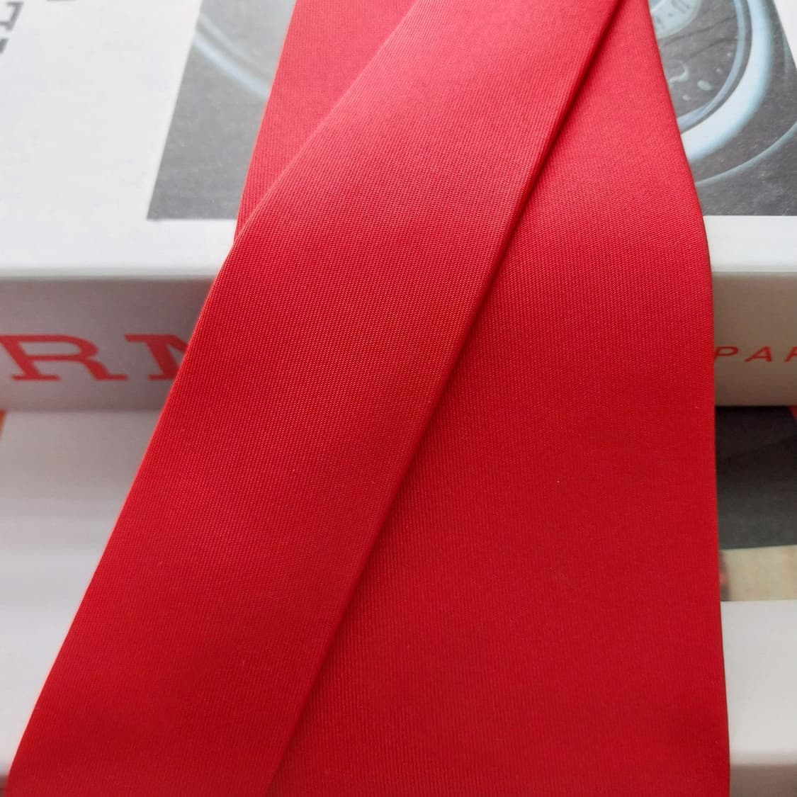 에르메스 실크 레드 솔리드 넥타이 9.4cm A+~A등급 K1530
 상품이미지2