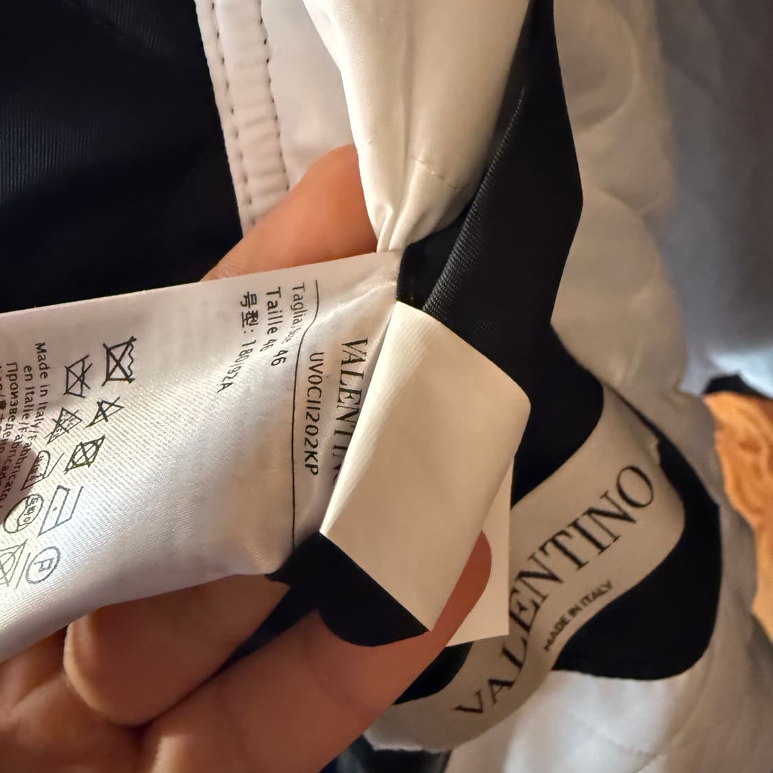 발렌티노 23 f/w VLTN 봄버 자켓 판매 합니다. 상품이미지9