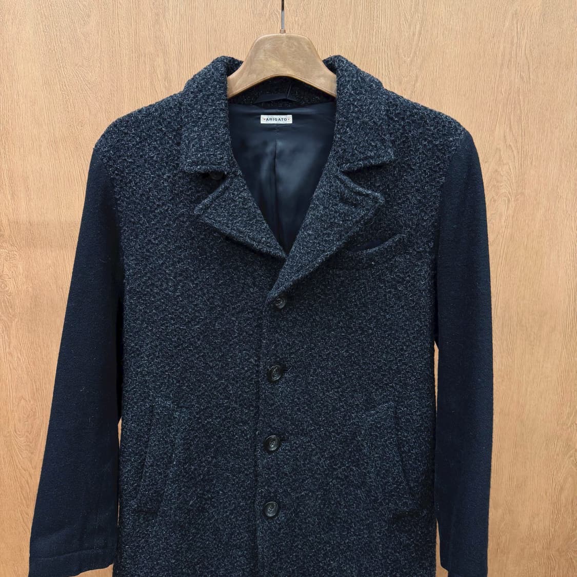 블루블루 아리가또 울 코트 테일러드 카라 부클 텍스처 배색 디테일 블랙 상품이미지4