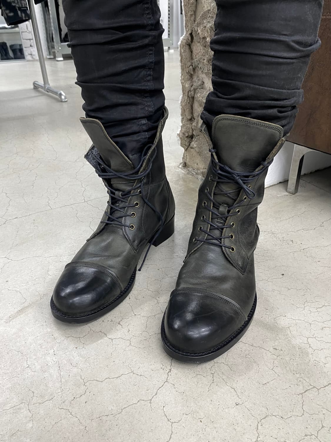 훕데두 블랙 레이스 업 레더 부츠 상품이미지2