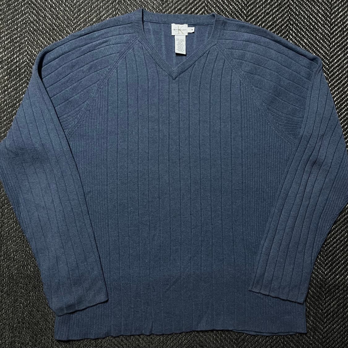CALVIN KLEIN JEANS 캘빈클라인 브이넥 코튼 니트 상품이미지2