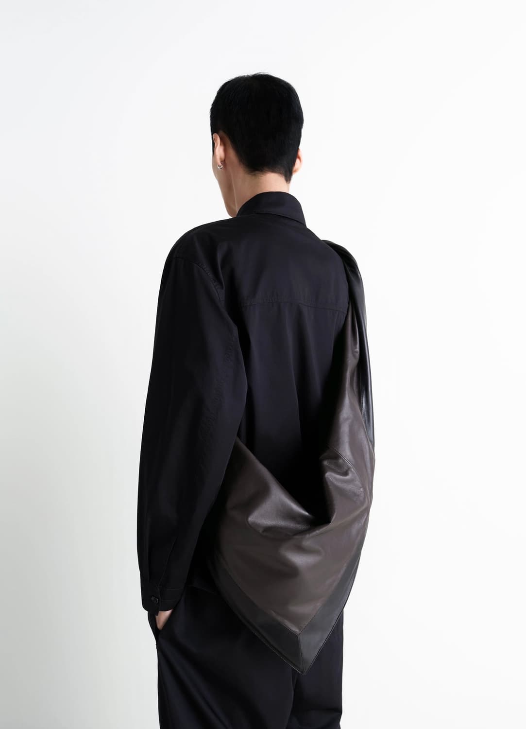 르메르 25fw 스카프백 라지_블랙/다크초콜렛 상품이미지7