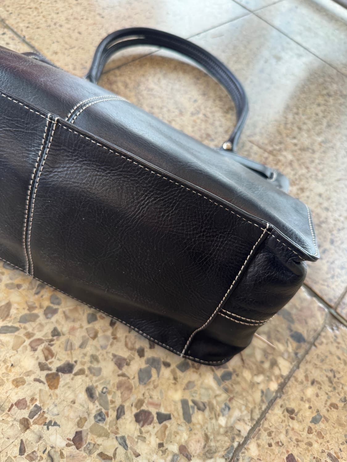 Liz Claiborne 리즈클레이본 버클 디테일 스티치 레더 백 상품이미지6