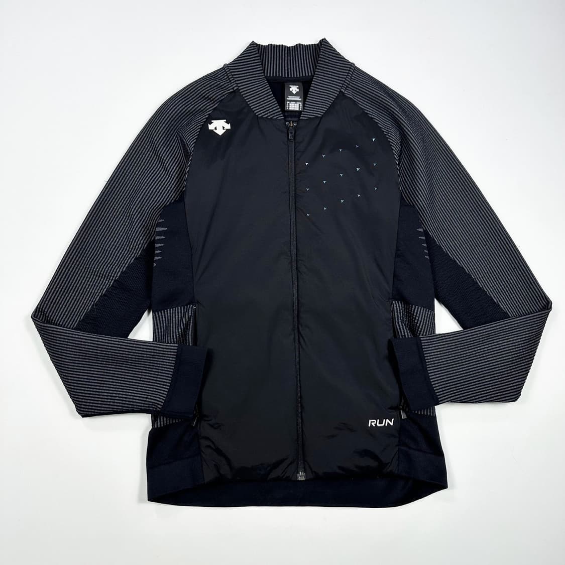 데상트 런닝 트레이닝 블랙 집업 자켓 (M) 상품이미지2
