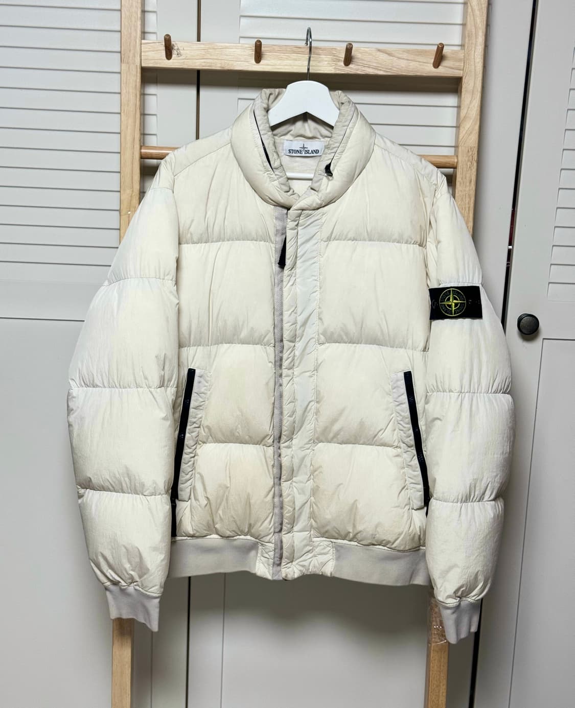 스톤아일랜드 크링클랩스 아이보리x화이트 숏패딩 자켓 상품이미지1