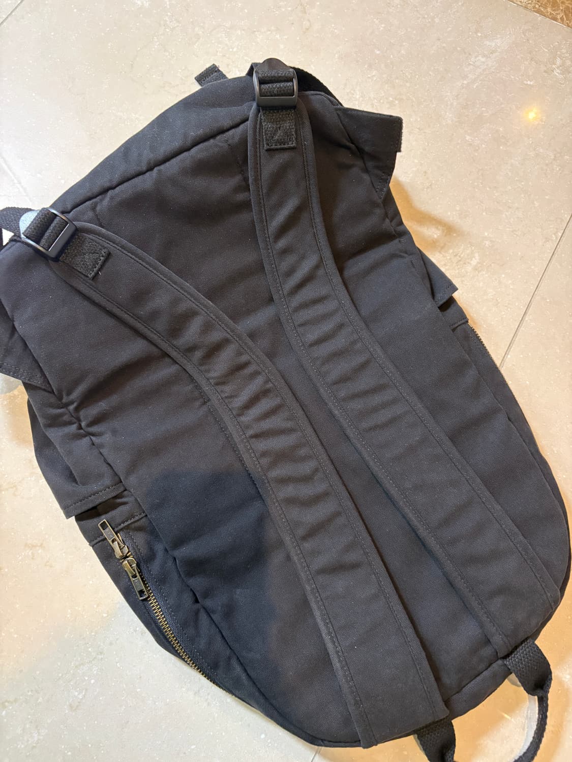더콜디스트모먼트 로고 백팩 TCM logo backpack 블랙 상품이미지3