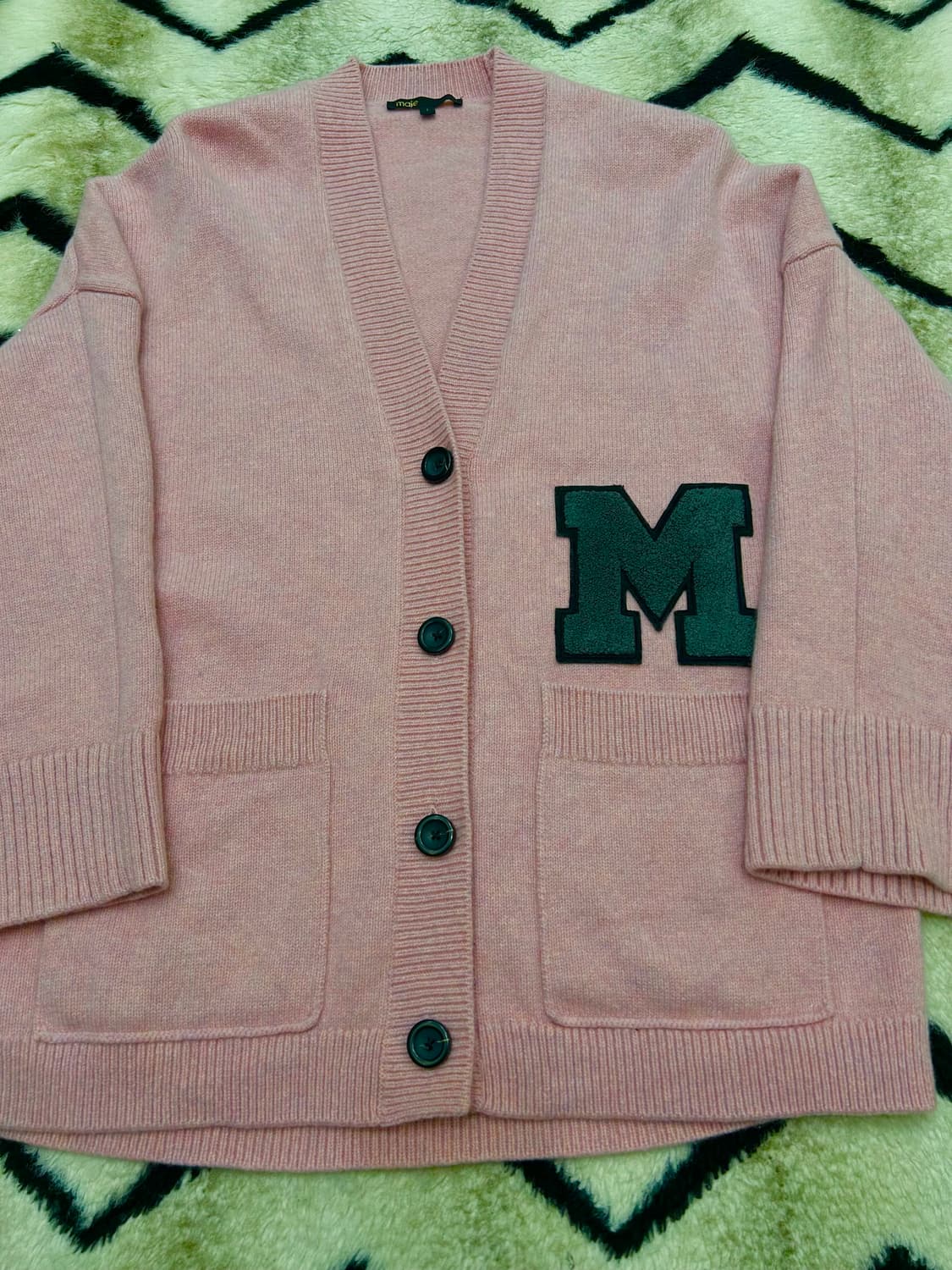 [1]마쥬 M패치 칼리지 오버핏 니트 가디건/핑크 상품이미지3